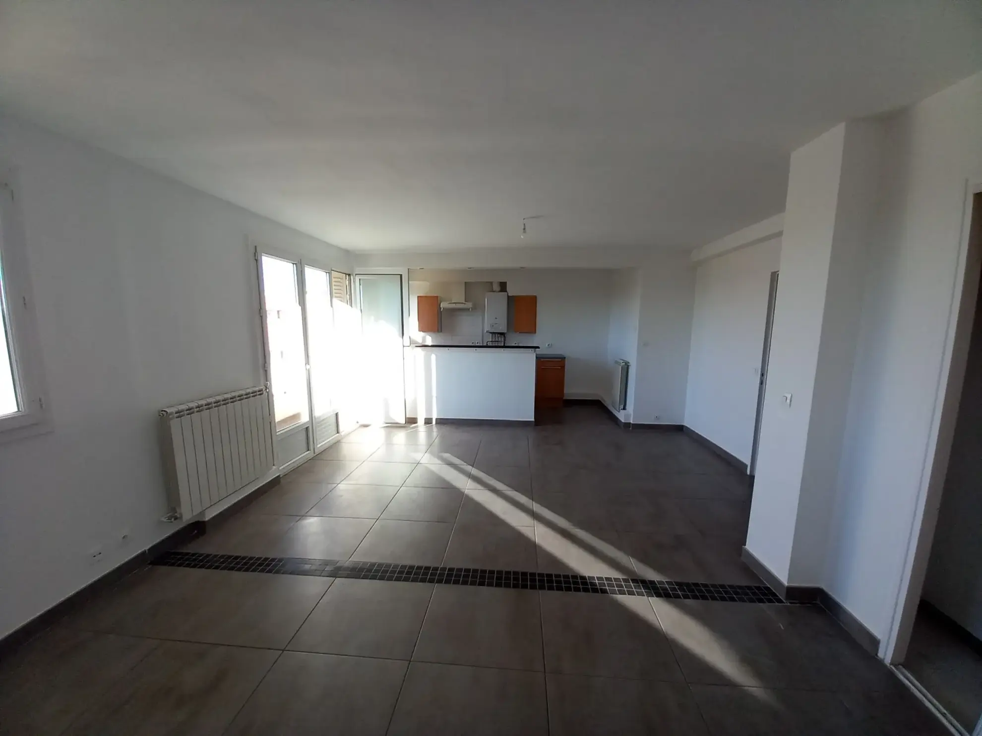Appartement P3 rénové avec balcon et garage à Lunel 