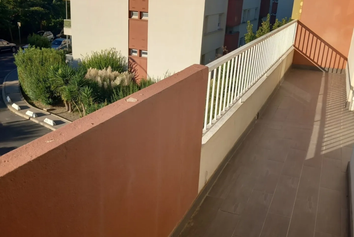 Appartement P3 rénové avec balcon et garage à Lunel 