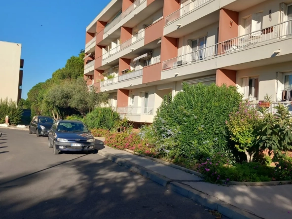 Appartement P3 rénové avec balcon et garage à Lunel