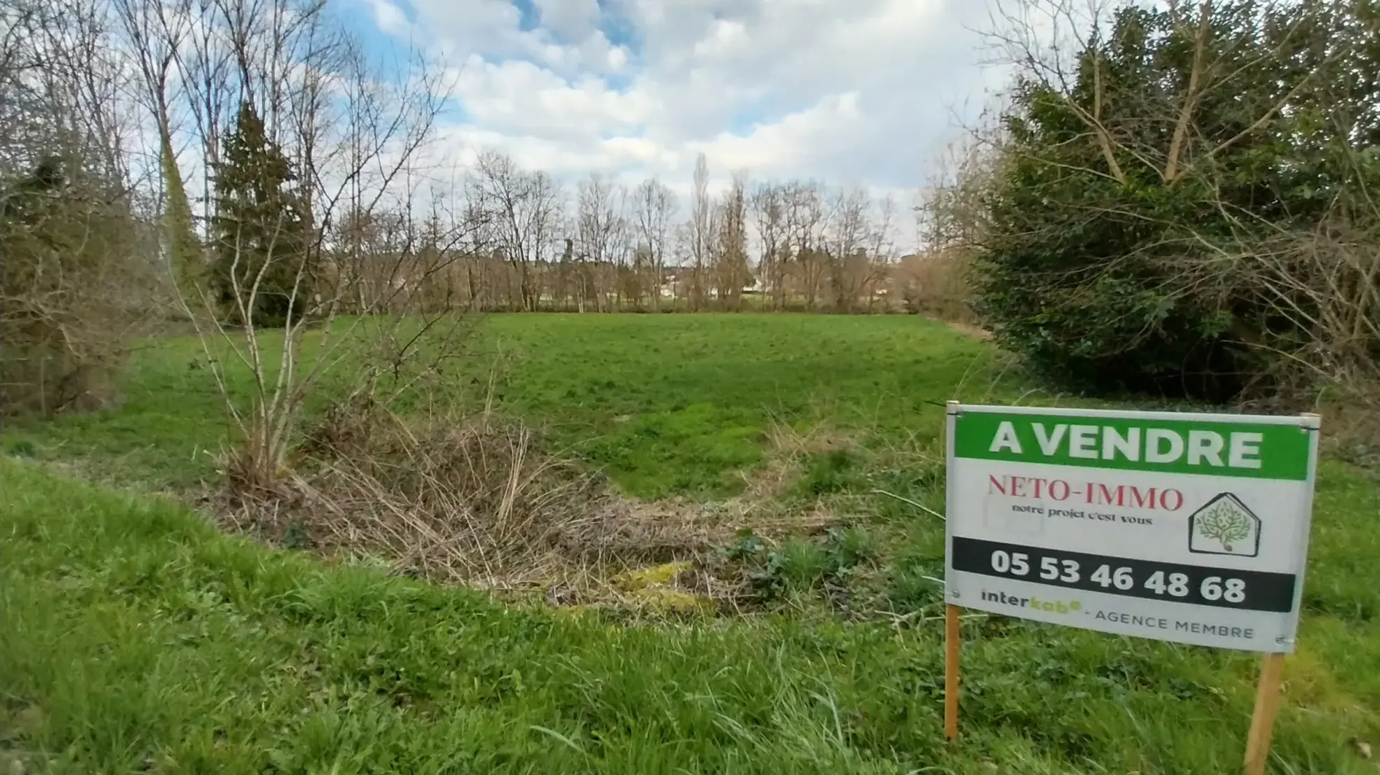 Terrain de loisir de 3500m² à Brantôme avec accès à la Dronne 