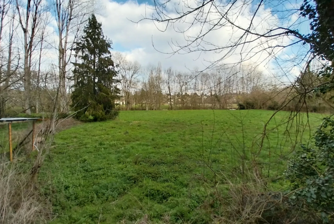 Terrain de loisir de 3500m² à Brantôme avec accès à la Dronne 