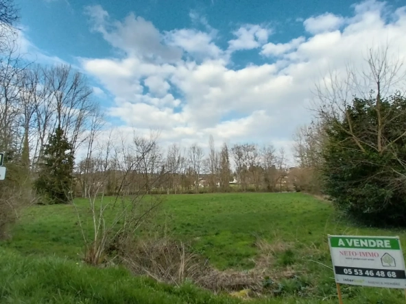 Terrain de loisir de 3500m² à Brantôme avec accès à la Dronne