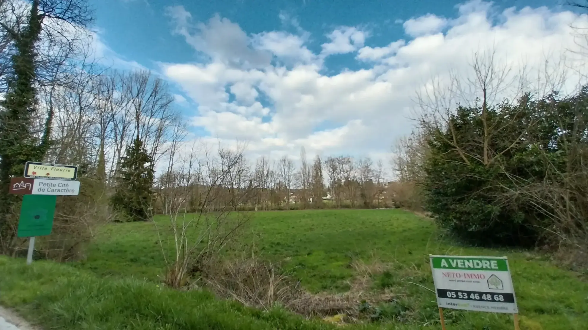 Terrain de loisir de 3500m² à Brantôme avec accès à la Dronne 