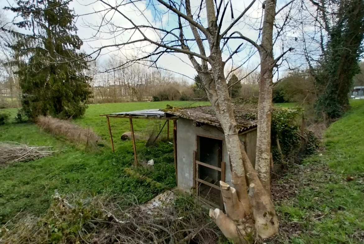 Terrain de loisir de 3500m² à Brantôme avec accès à la Dronne 