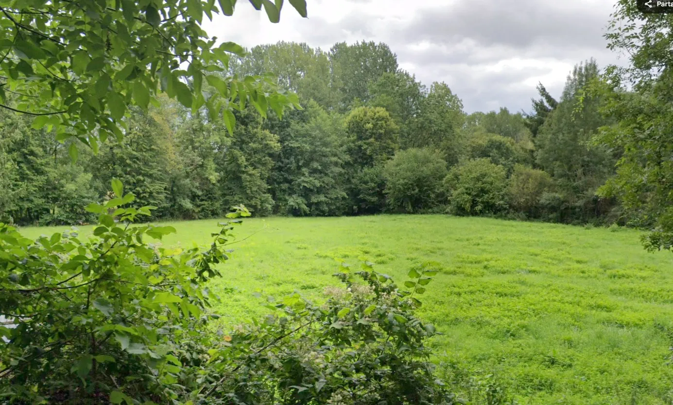 Terrain de loisir de 3500m² à Brantôme avec accès à la Dronne 