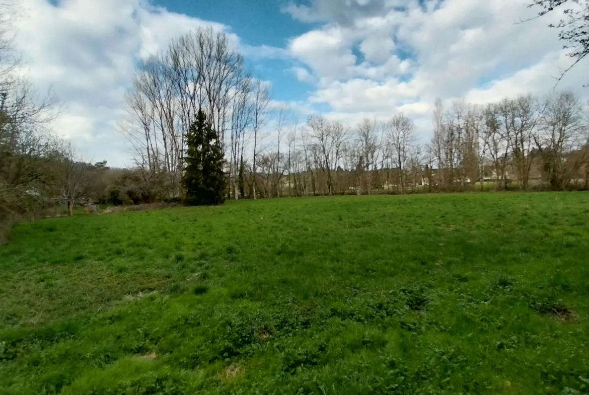 Terrain de loisir de 3500m² à Brantôme avec accès à la Dronne 