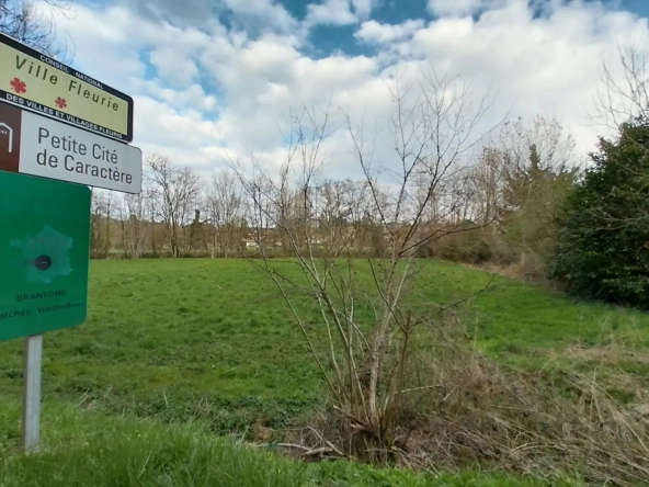 Terrain de loisir de 3500m² à Brantôme avec accès à la Dronne 
