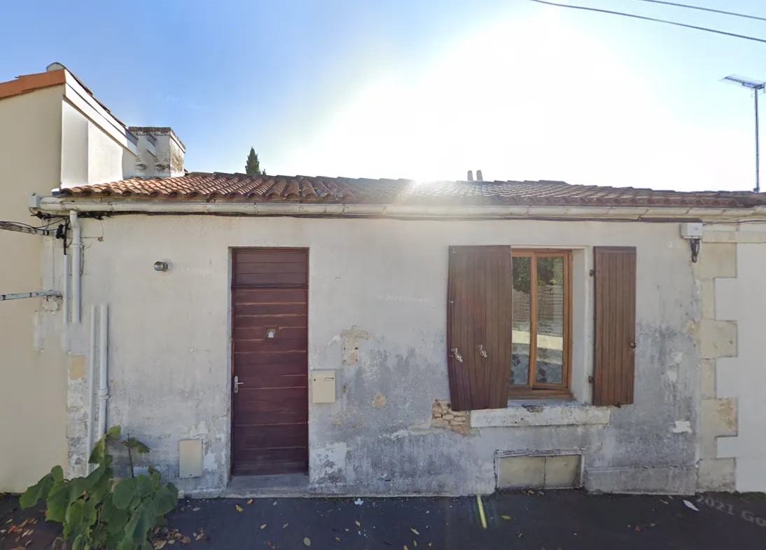 Maison de plain-pied à Cognac proche du centre avec cour intime 