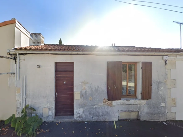Maison de plain-pied à Cognac proche du centre avec cour intime