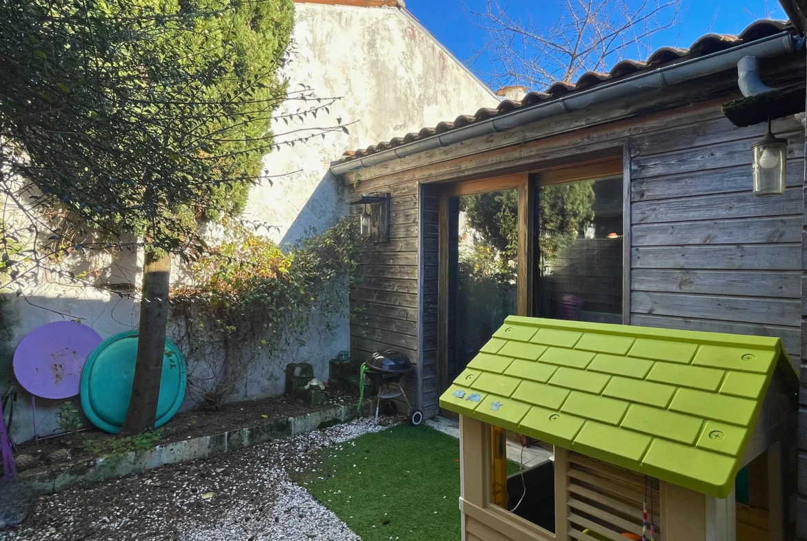 Maison de plain-pied à Cognac proche du centre avec cour intime 