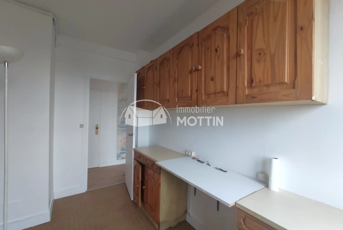 Appartement 4 pièces à Vitry-sur-Seine proche gare avec balcon et cave 
