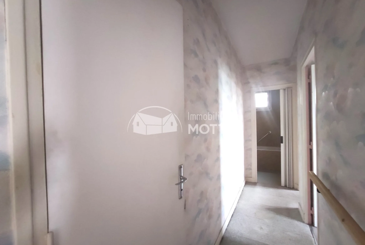 Appartement 4 pièces à Vitry-sur-Seine proche gare avec balcon et cave 