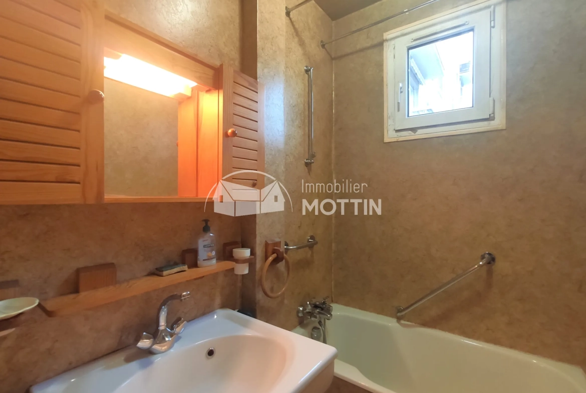 Appartement 4 pièces à Vitry-sur-Seine proche gare avec balcon et cave 