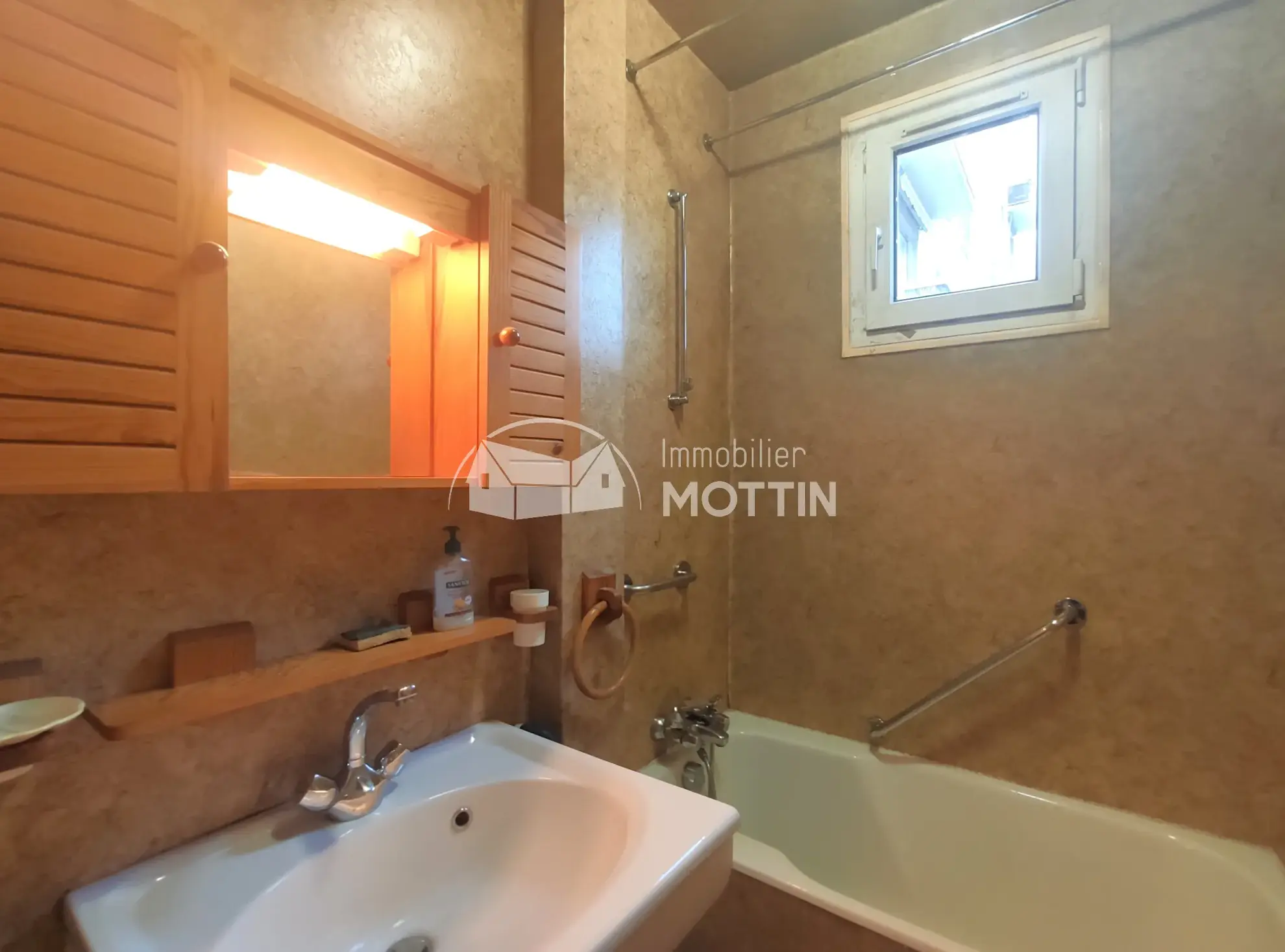 Appartement 4 pièces à Vitry-sur-Seine proche gare avec balcon et cave 