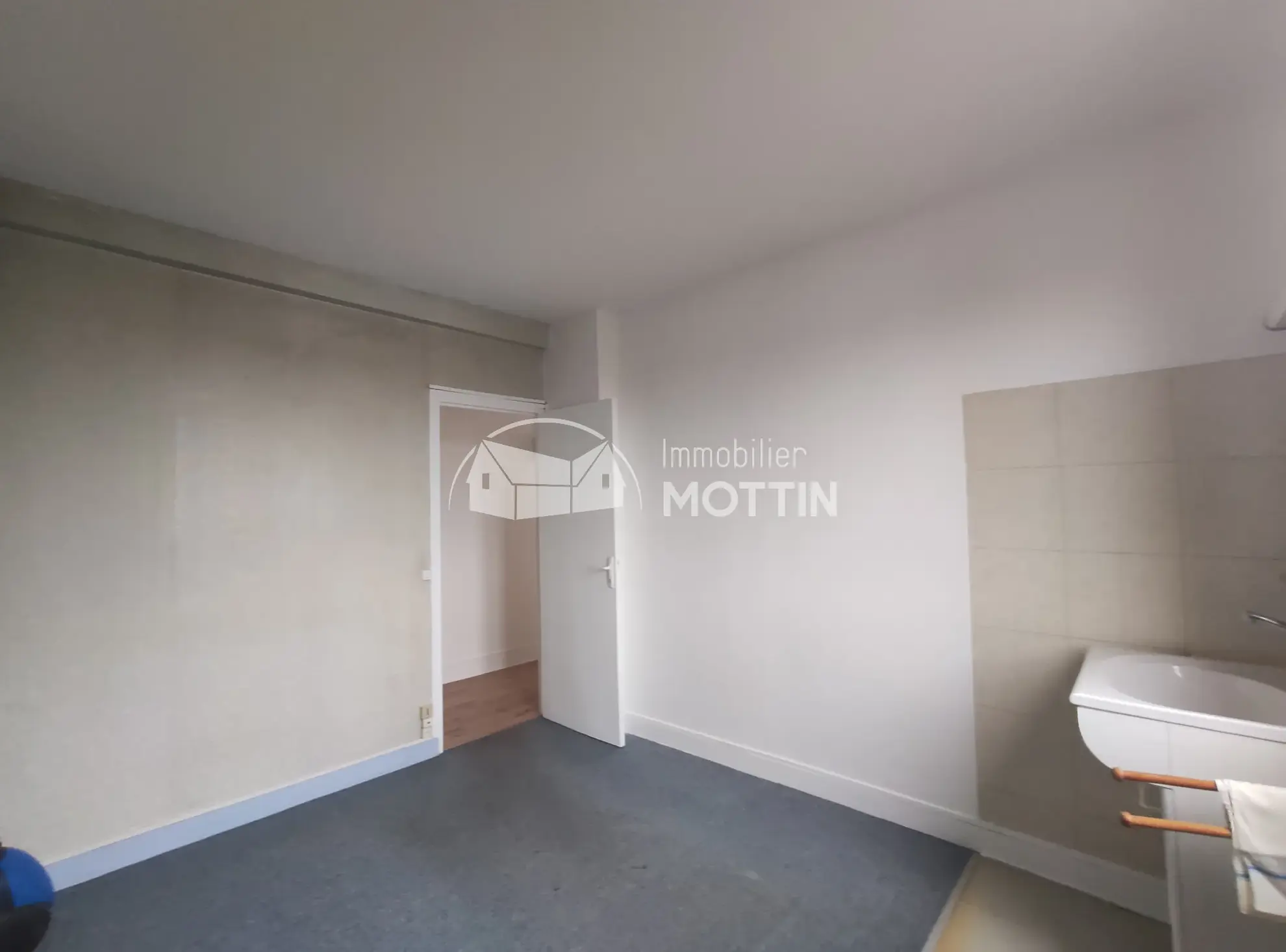 Appartement 4 pièces à Vitry-sur-Seine proche gare avec balcon et cave 