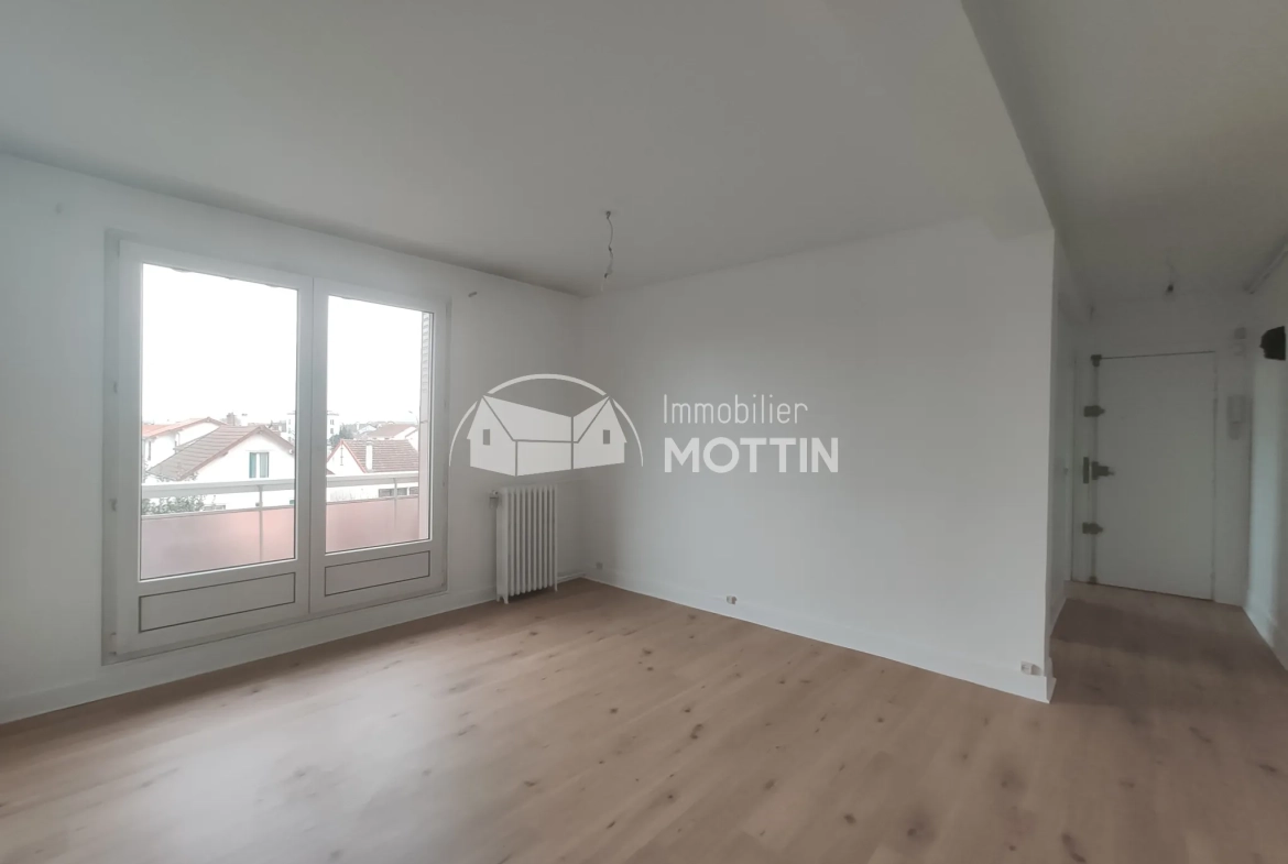 Appartement 4 pièces à Vitry-sur-Seine proche gare avec balcon et cave 