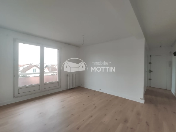 Appartement 4 pièces à Vitry-sur-Seine proche gare avec balcon et cave