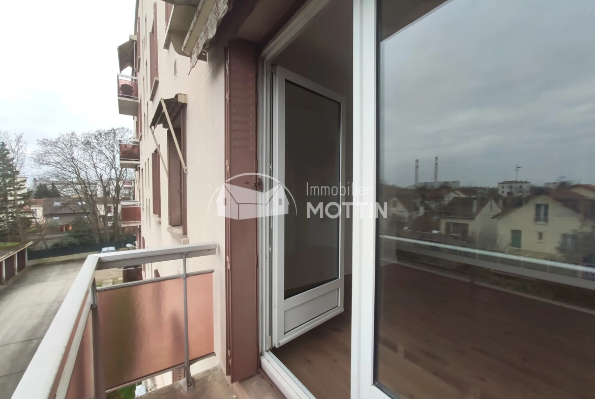 Appartement 4 pièces à Vitry-sur-Seine proche gare avec balcon et cave 