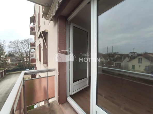 Appartement 4 pièces à Vitry-sur-Seine proche gare avec balcon et cave 