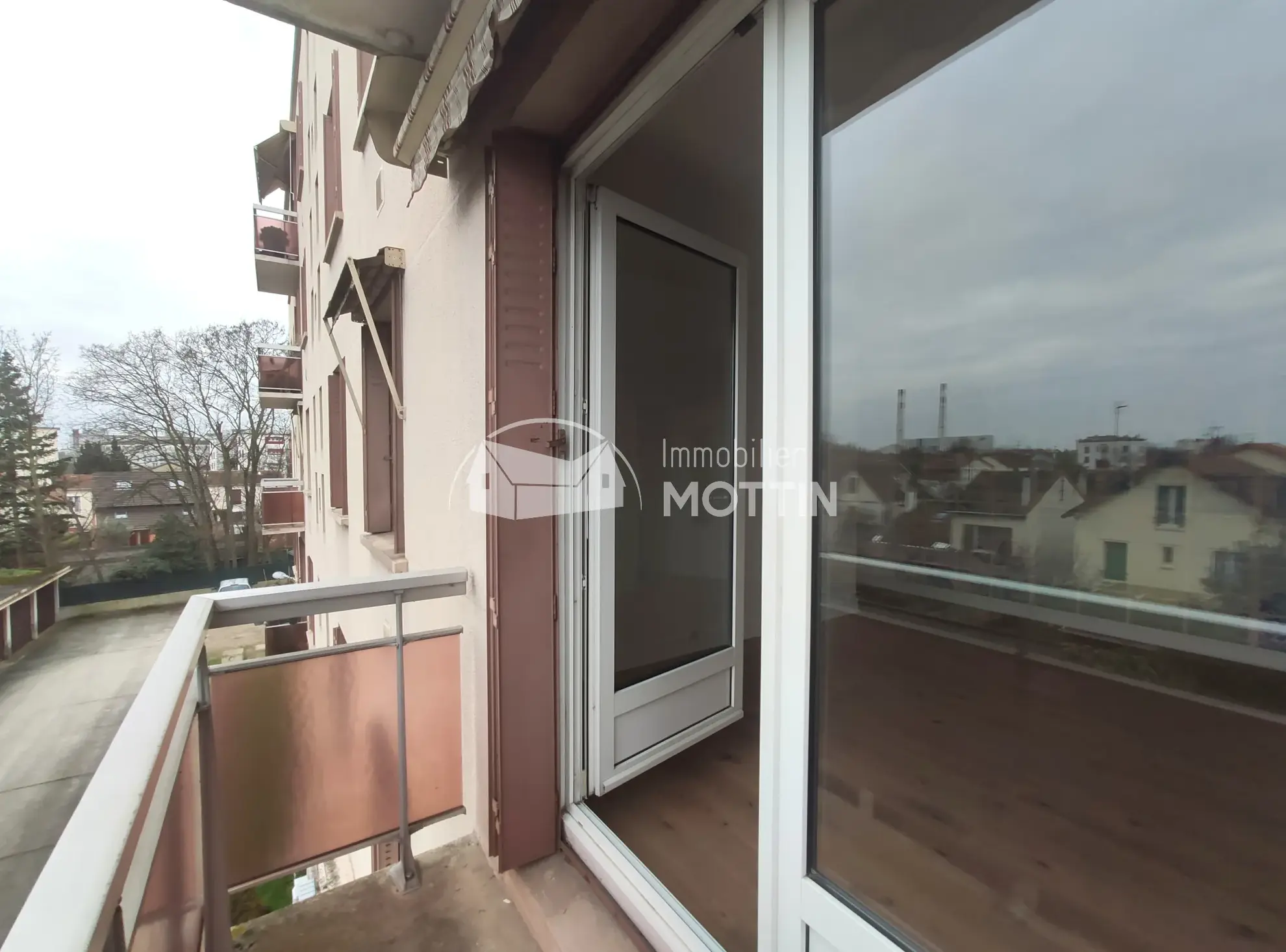 Appartement 4 pièces à Vitry-sur-Seine proche gare avec balcon et cave 