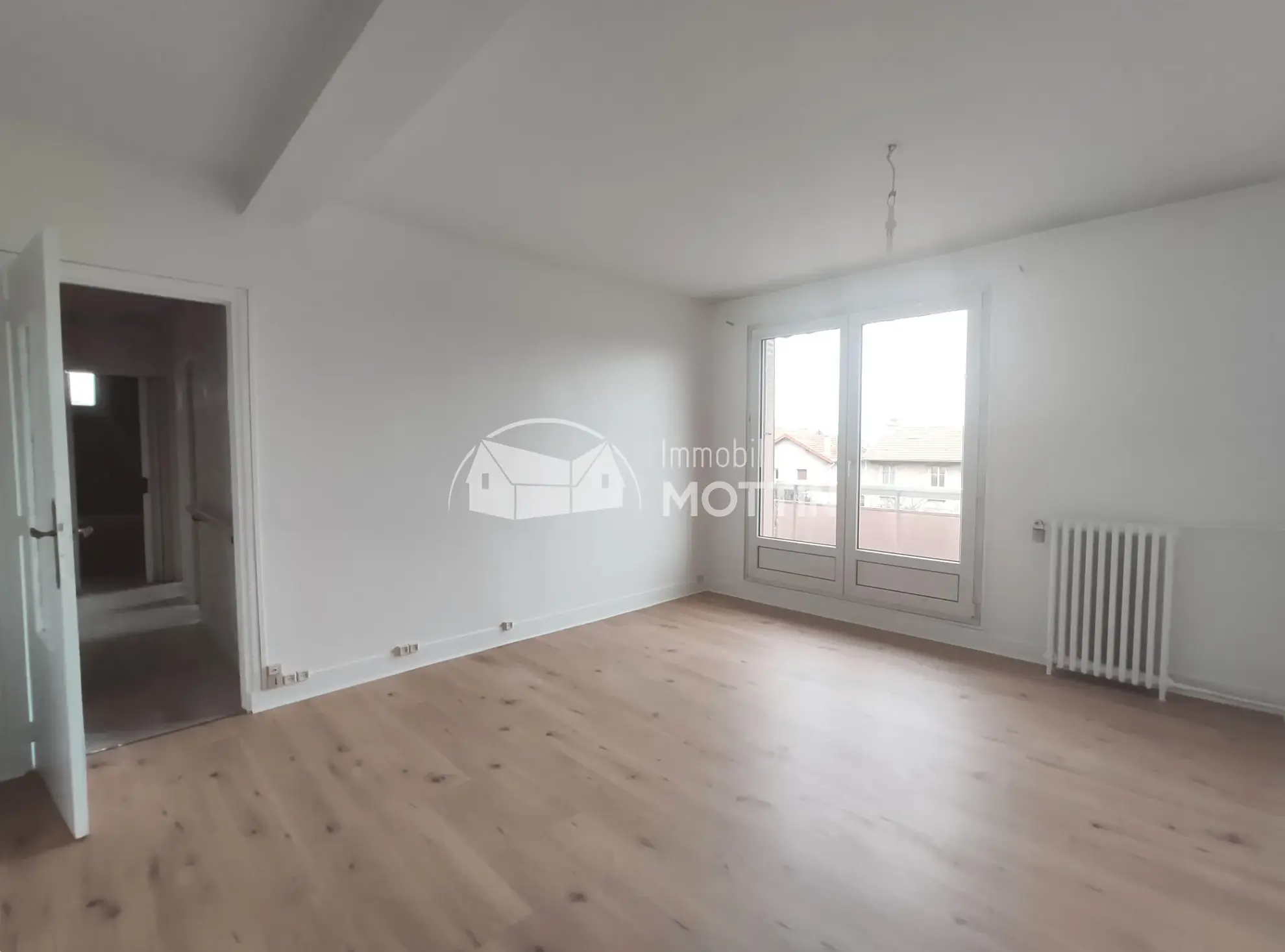 Appartement 4 pièces à Vitry-sur-Seine proche gare avec balcon et cave 