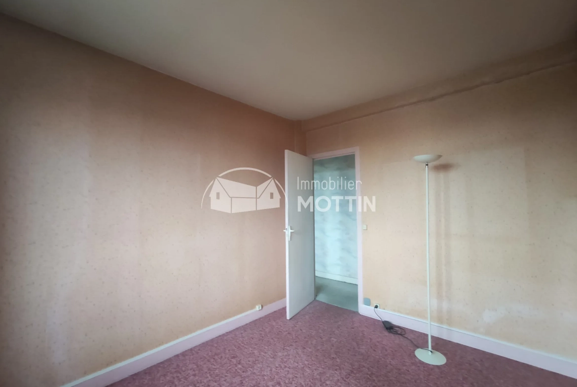 Appartement 4 pièces à Vitry-sur-Seine proche gare avec balcon et cave 