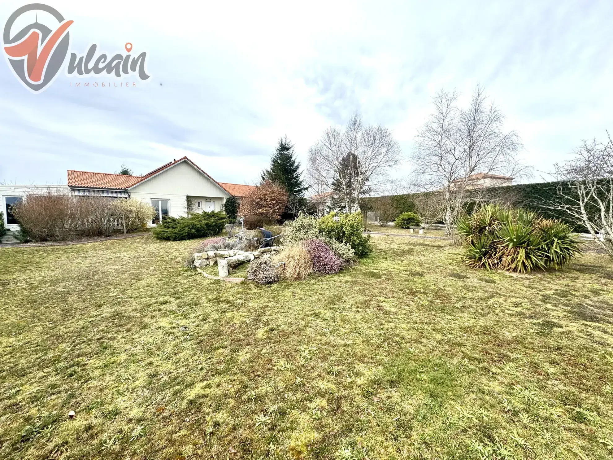 A vendre maison plain-pied avec grand jardin à Trezoux, vue sur la Chaîne des Puys 