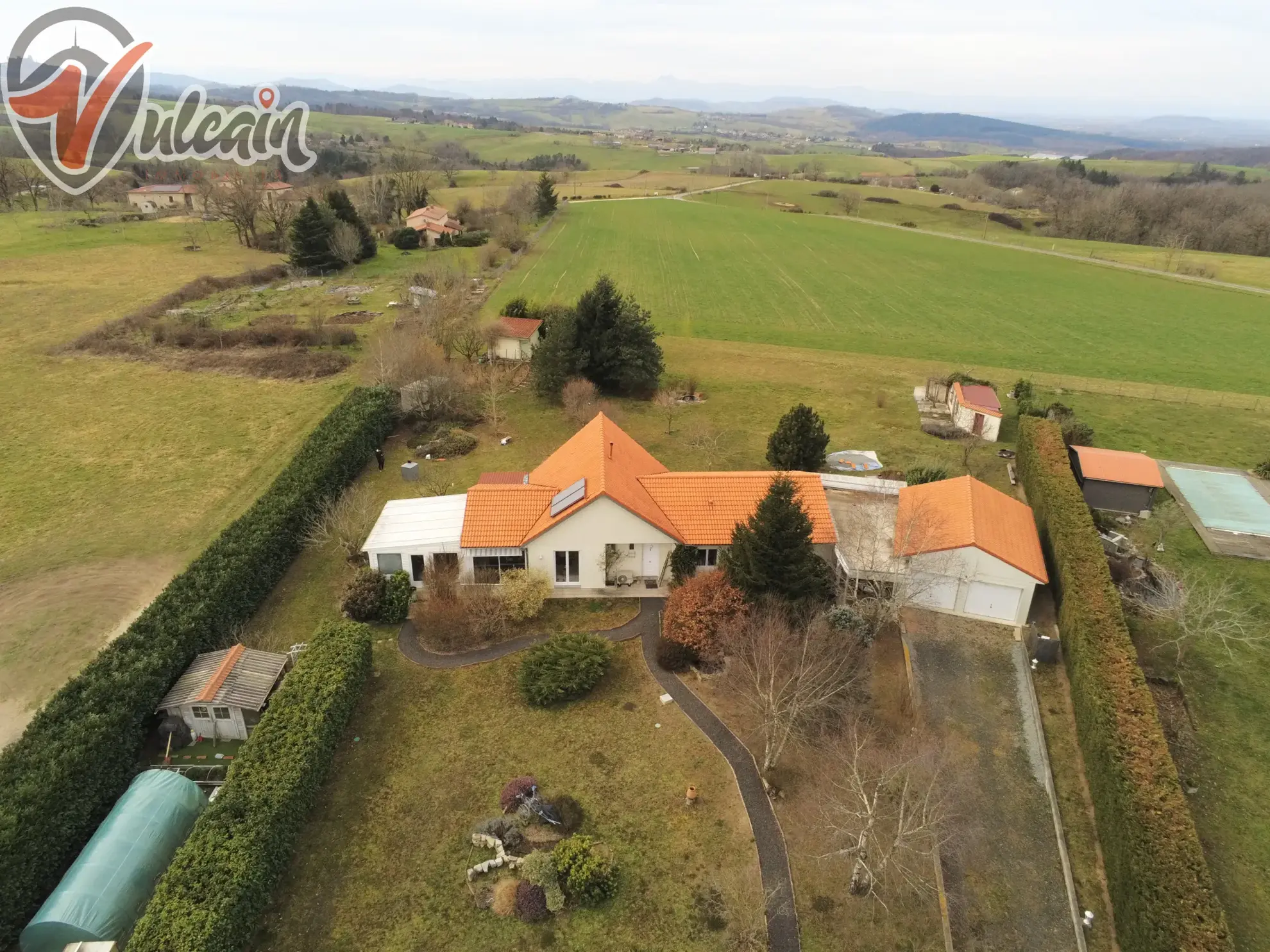 A vendre maison plain-pied avec grand jardin à Trezoux, vue sur la Chaîne des Puys 