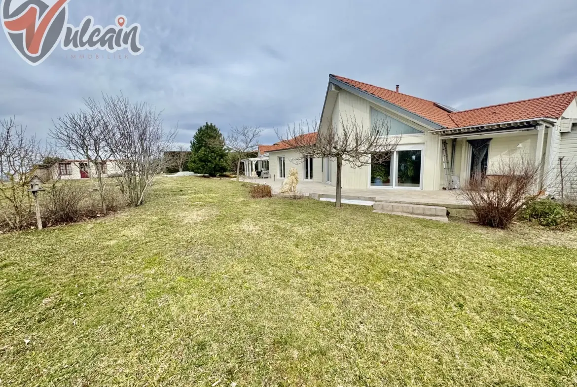 A vendre maison plain-pied avec grand jardin à Trezoux, vue sur la Chaîne des Puys 