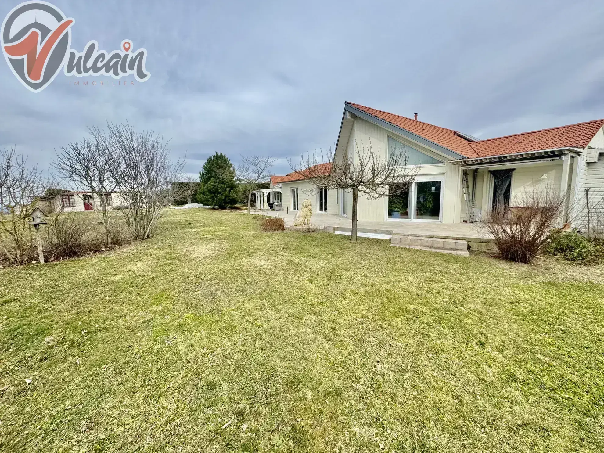 A vendre maison plain-pied avec grand jardin à Trezoux, vue sur la Chaîne des Puys 