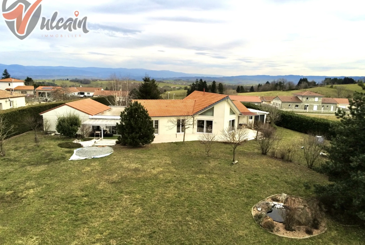 A vendre maison plain-pied avec grand jardin à Trezoux, vue sur la Chaîne des Puys 