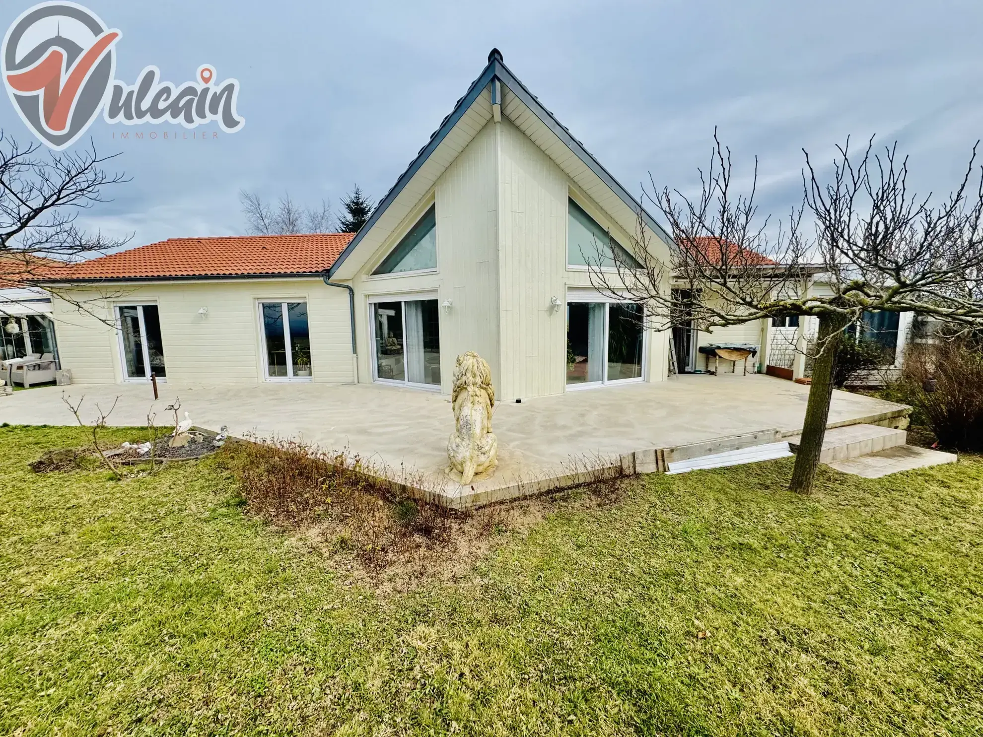A vendre maison plain-pied avec grand jardin à Trezoux, vue sur la Chaîne des Puys 