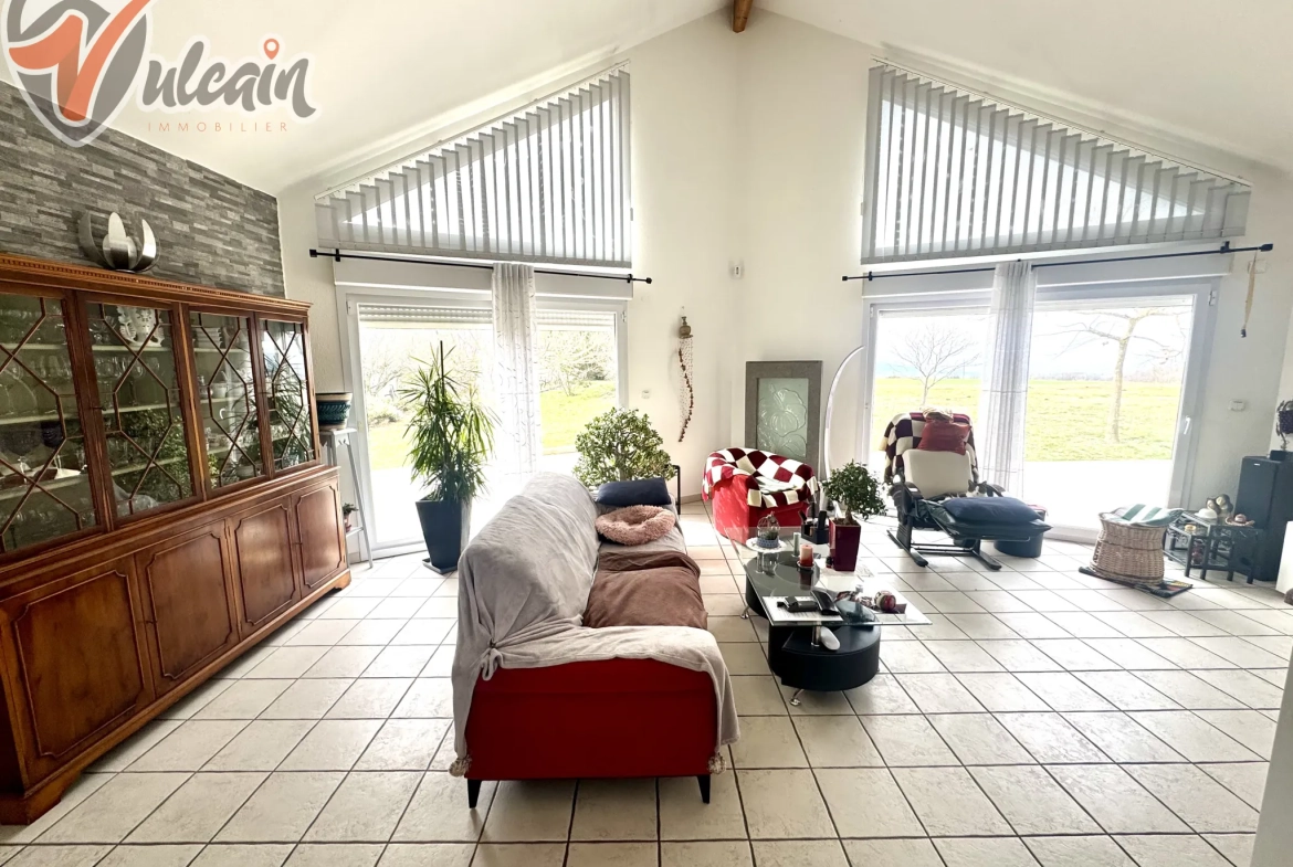A vendre maison plain-pied avec grand jardin à Trezoux, vue sur la Chaîne des Puys 