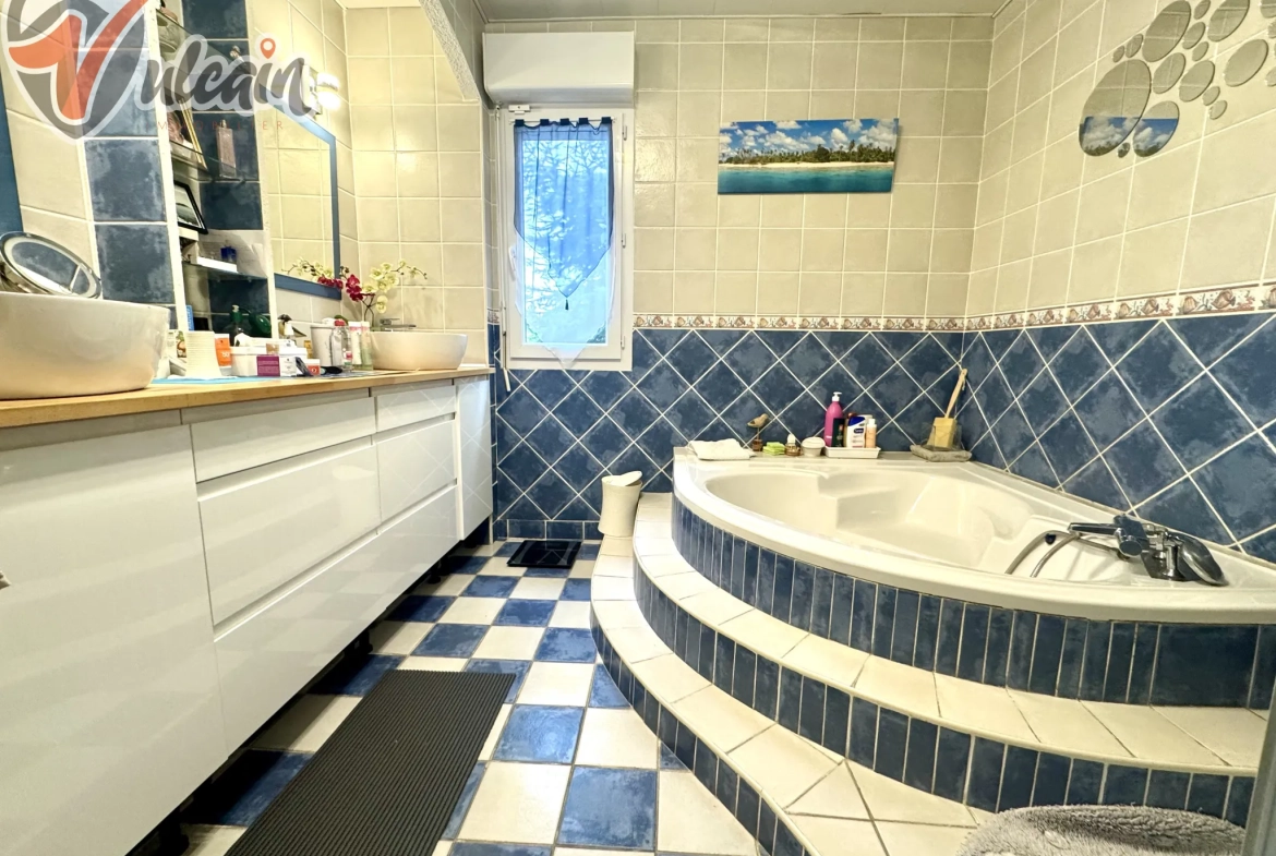 A vendre maison plain-pied avec grand jardin à Trezoux, vue sur la Chaîne des Puys 