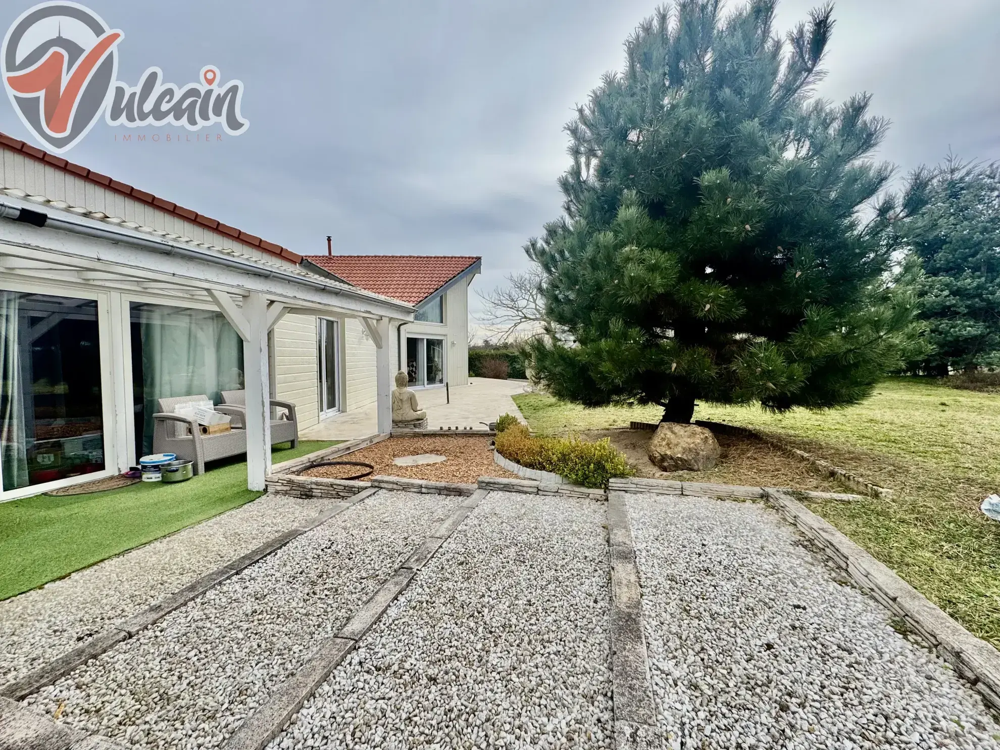 A vendre maison plain-pied avec grand jardin à Trezoux, vue sur la Chaîne des Puys 