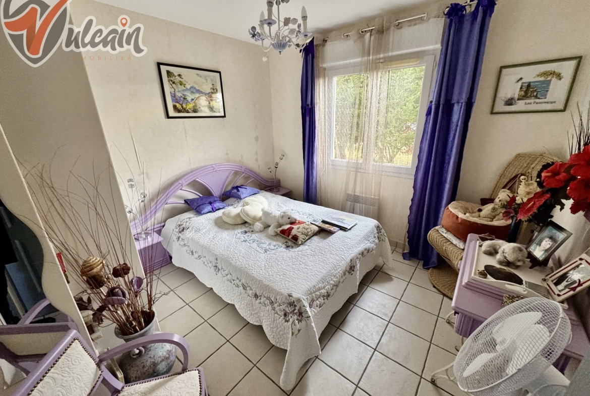 A vendre maison plain-pied avec grand jardin à Trezoux, vue sur la Chaîne des Puys 