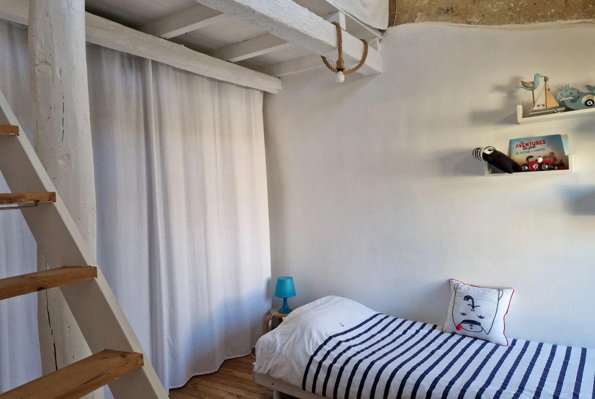 Maison en pierre à Villevieille de 93 m² avec jardin et terrasse 
