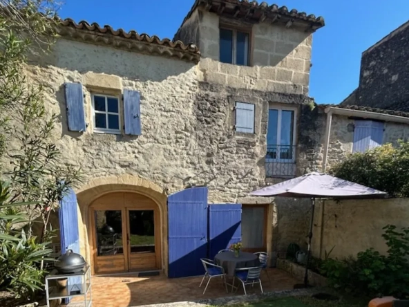 Maison en pierre à Villevieille de 93 m² avec jardin et terrasse