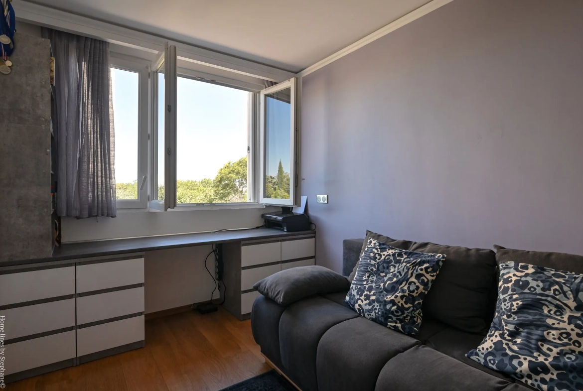 Appartement familial de 92m² à Saint Tronc, résidence sécurisée avec parking à Marseille 