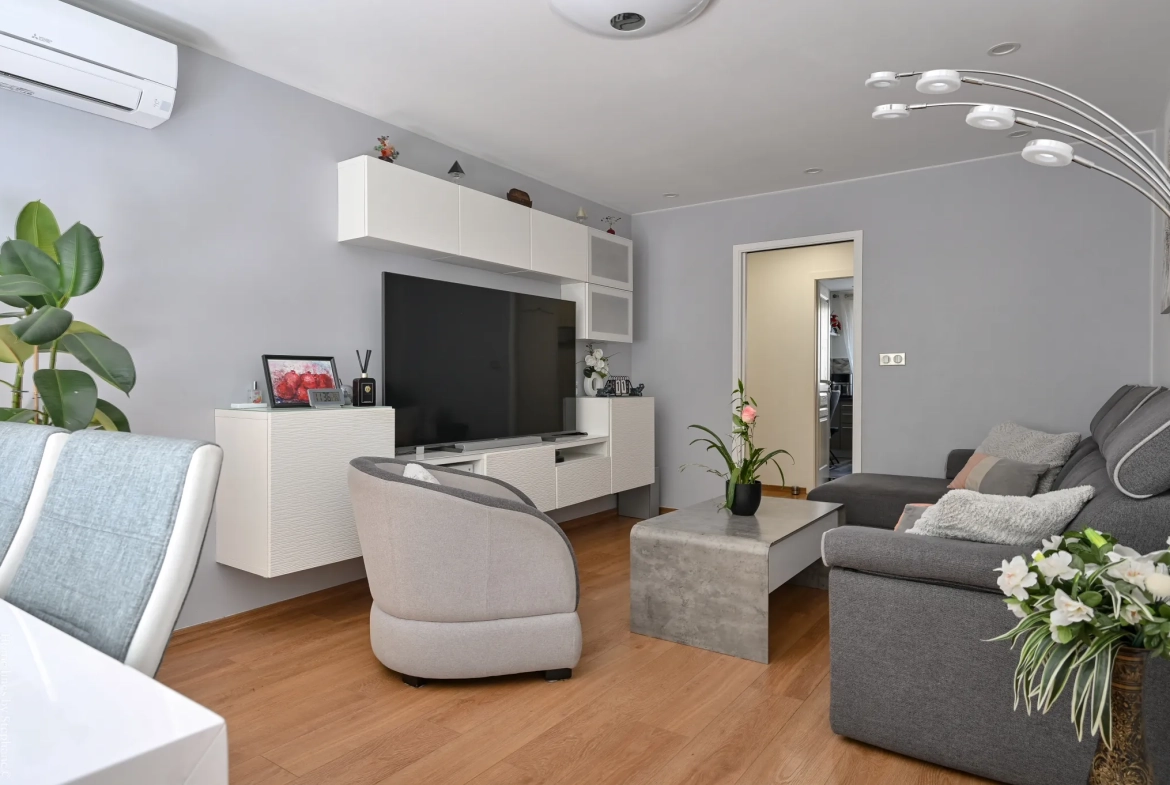 Appartement familial de 92m² à Saint Tronc, résidence sécurisée avec parking à Marseille 