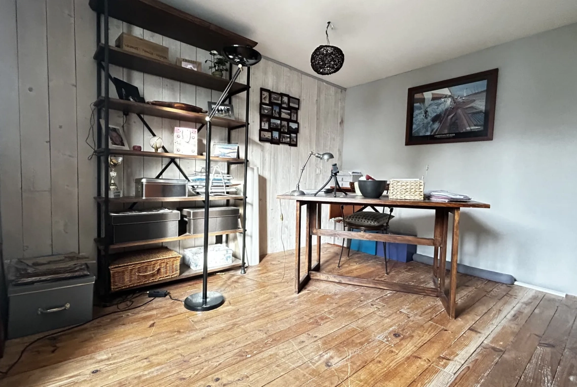 Charmante maison en pierre à Bessines avec jardin et deux chambres 