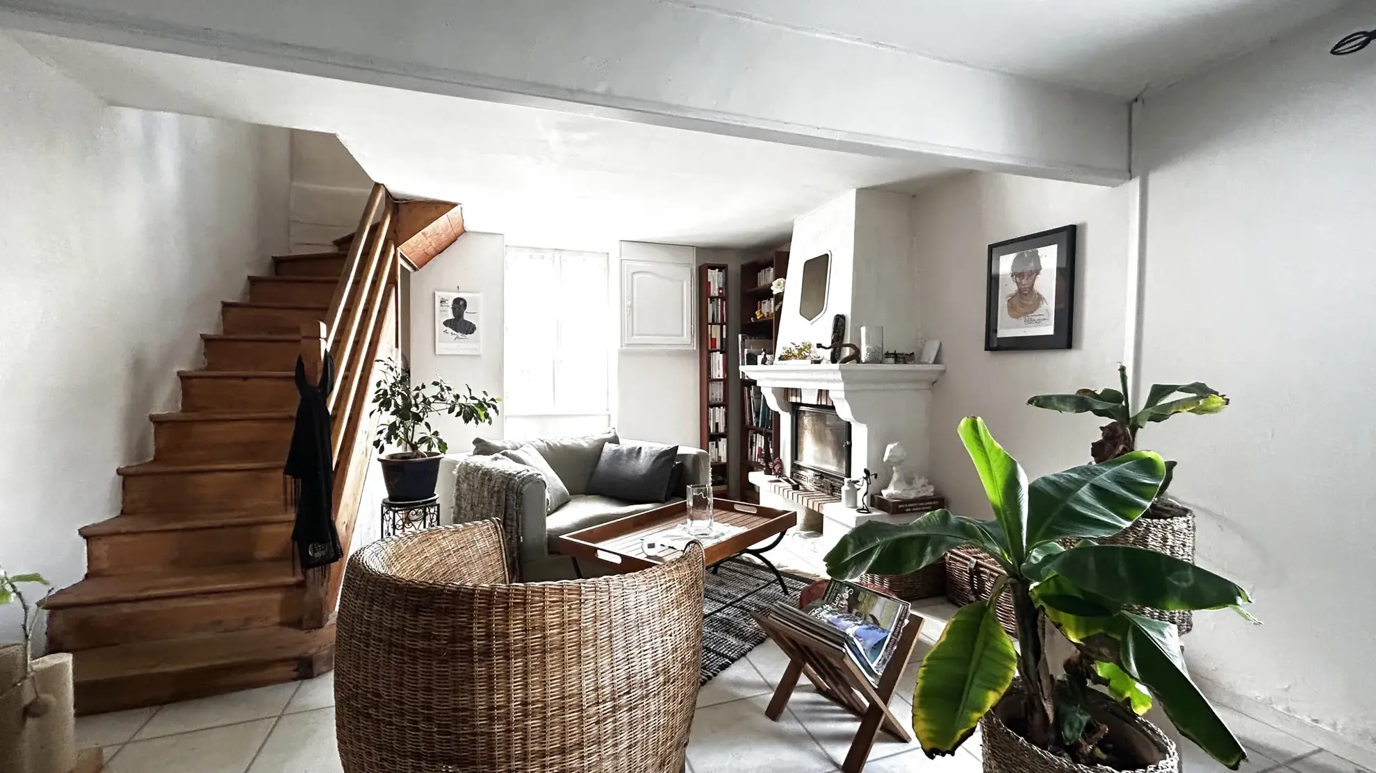 Charmante maison en pierre à Bessines avec jardin et deux chambres 