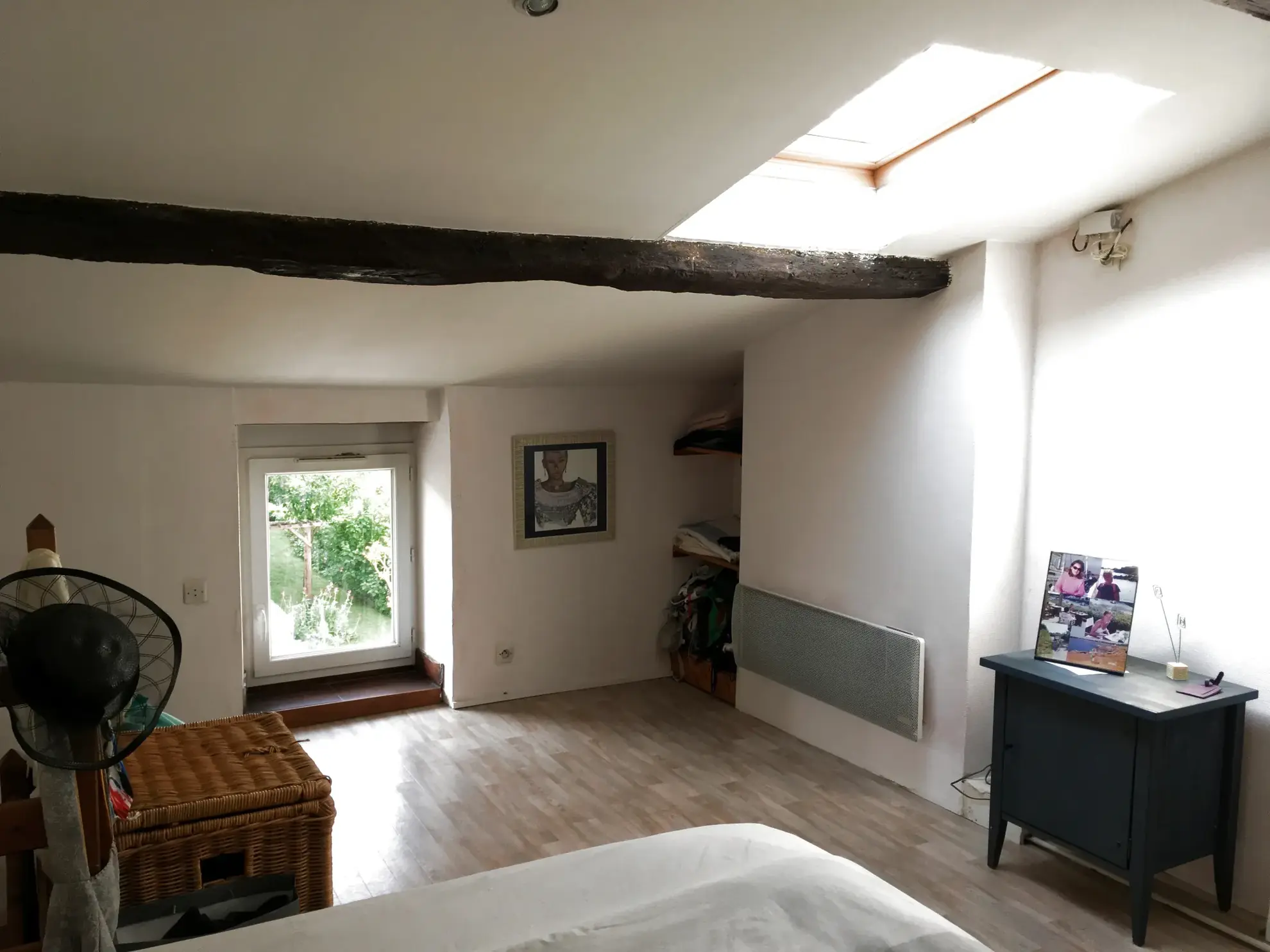Charmante maison en pierre à Bessines avec jardin et deux chambres 
