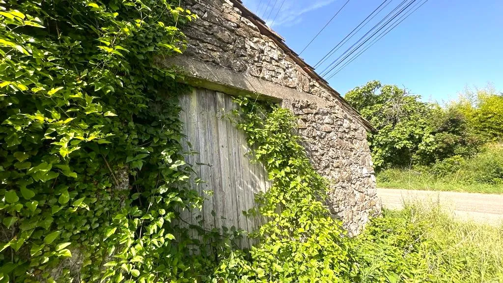 Maison ancienne à rénover à Saint Marcel de Careiret, proximité Bagnols-sur-Cèze, terrain constructible 