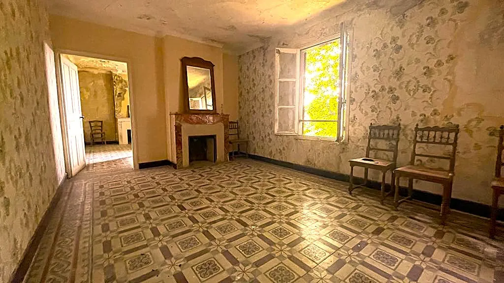 Maison ancienne à rénover à Saint Marcel de Careiret, proximité Bagnols-sur-Cèze, terrain constructible 