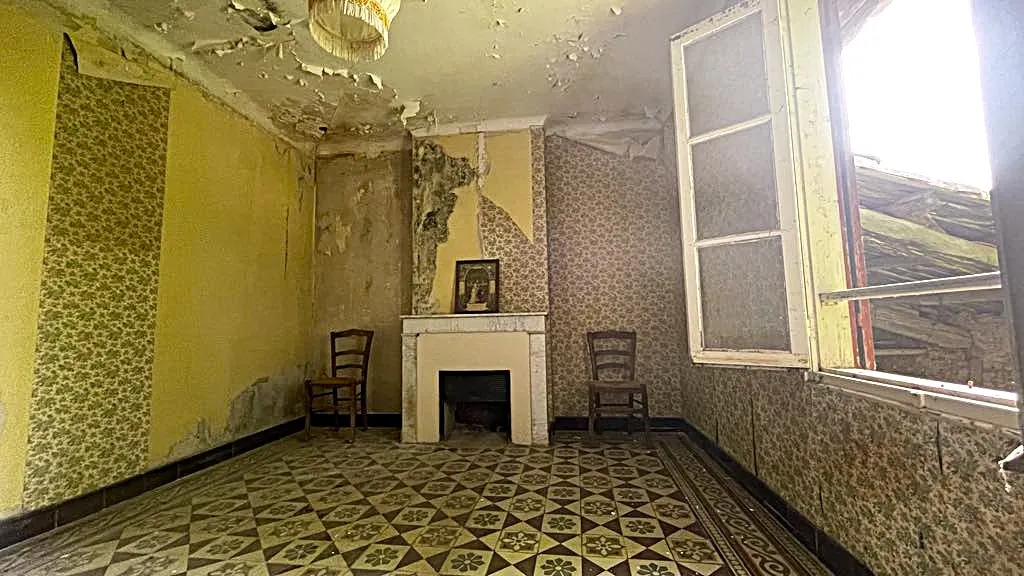 Maison ancienne à rénover à Saint Marcel de Careiret, proximité Bagnols-sur-Cèze, terrain constructible 