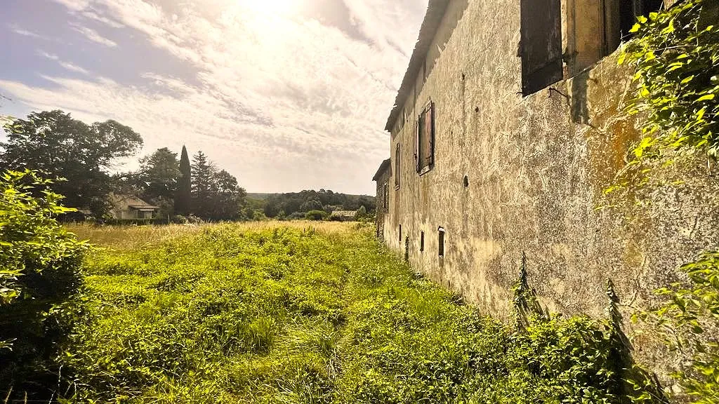 Maison ancienne à rénover à Saint Marcel de Careiret, proximité Bagnols-sur-Cèze, terrain constructible 