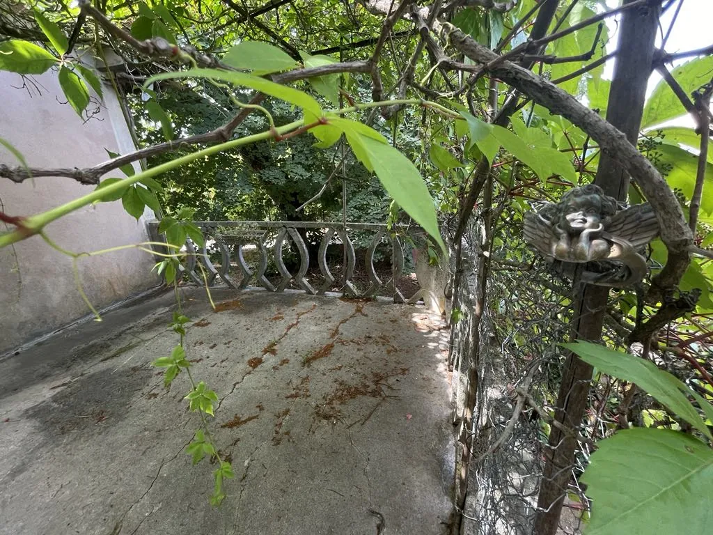 Maison ancienne à rénover à Saint Marcel de Careiret, proximité Bagnols-sur-Cèze, terrain constructible 