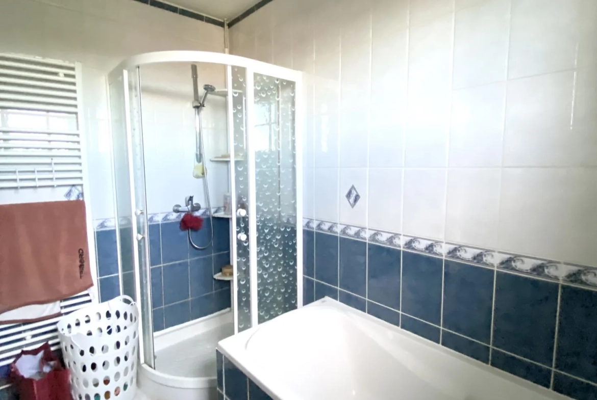 Maison lumineuse de 86 m² à Annonay avec jardin clos, 2 chambres, bureau à 195 000 € 