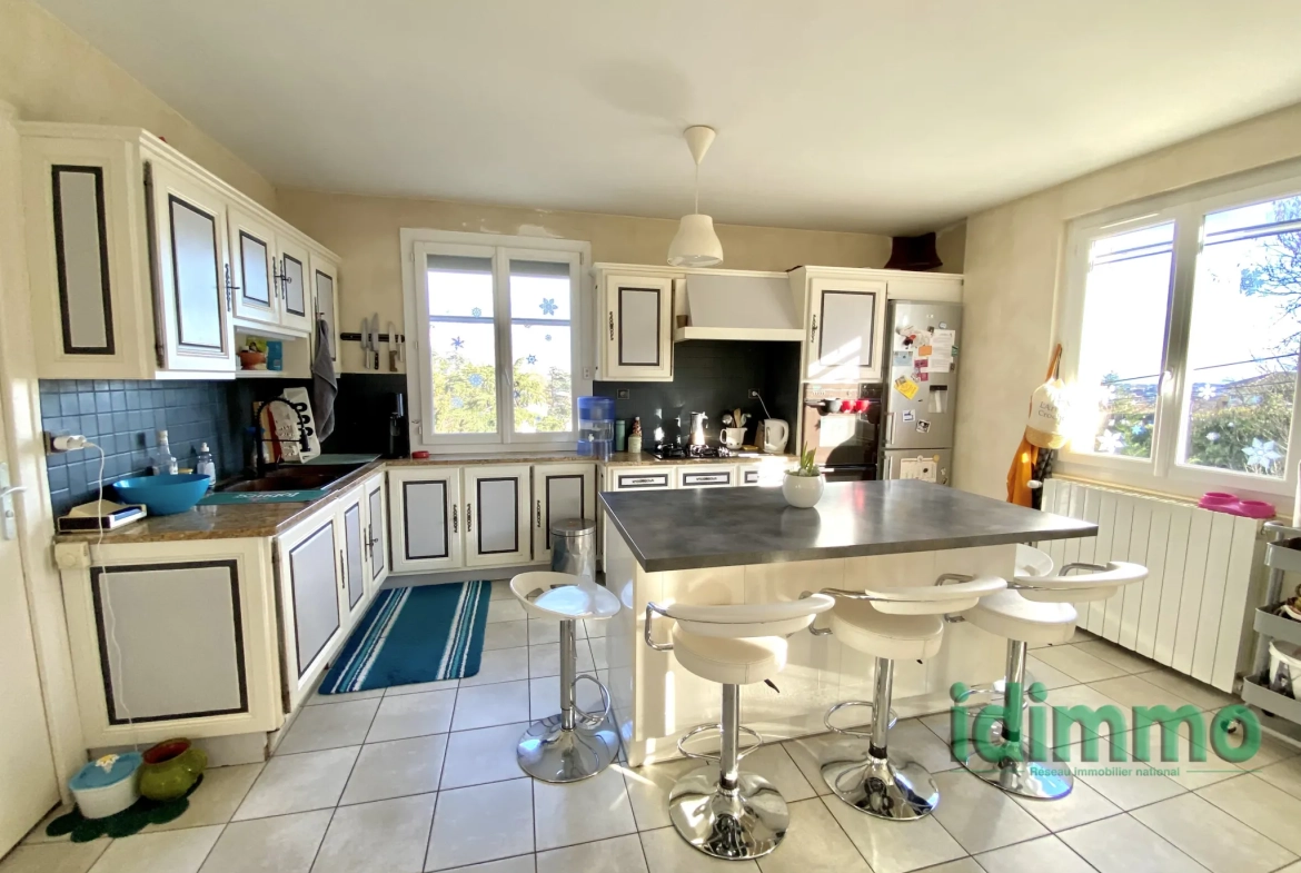 Maison lumineuse de 86 m² à Annonay avec jardin clos, 2 chambres, bureau à 195 000 € 